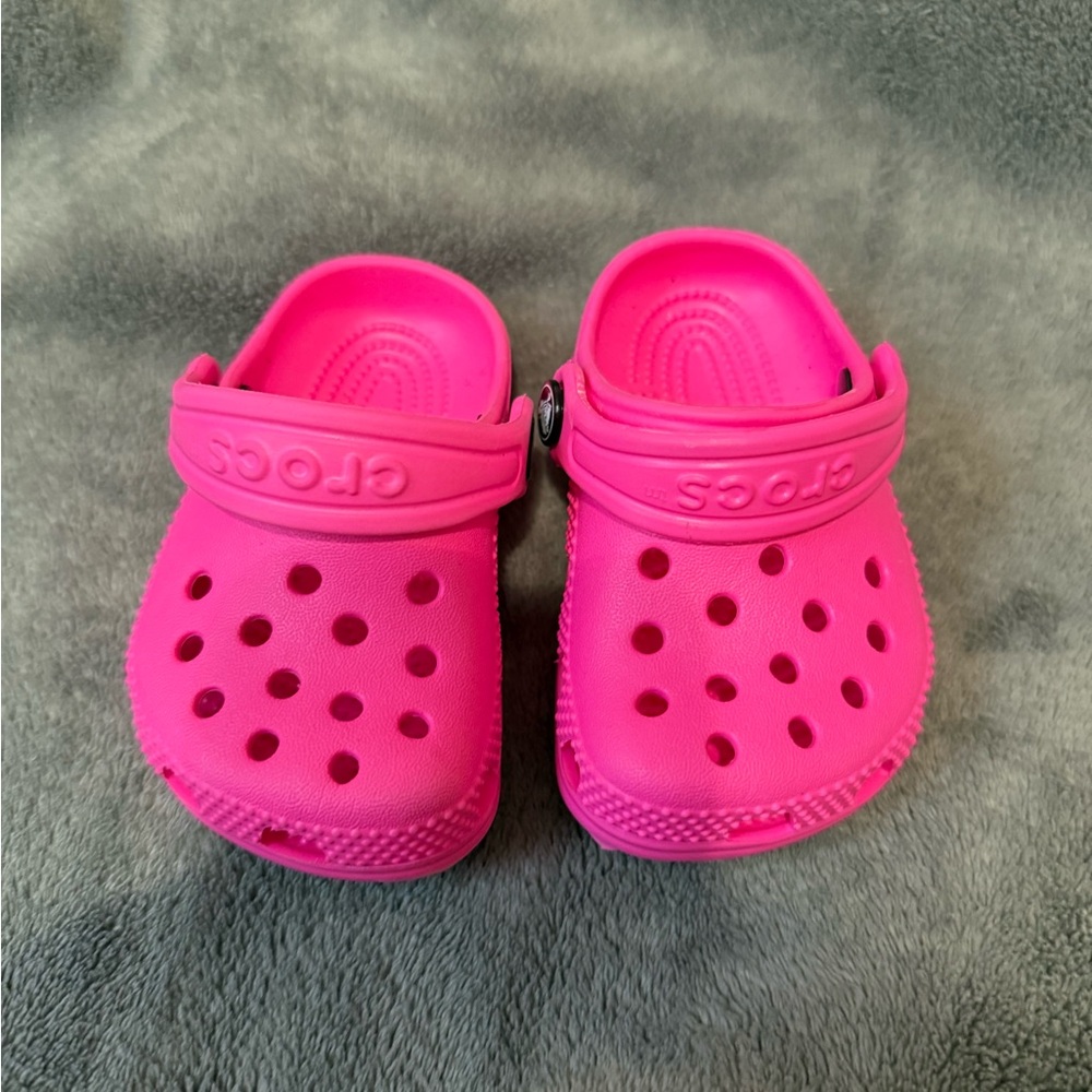 CROCS Vibrant Pink Clogs